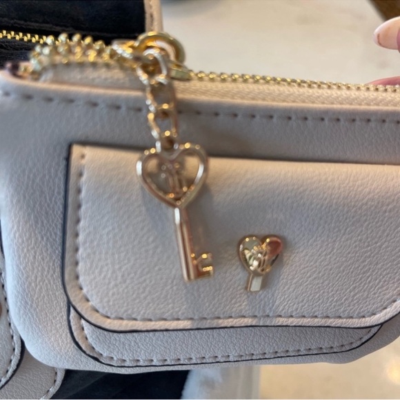 JUICY COUTURE VINTAGE DREAMY TOTE! Black and cream! NWT - Picture 9 of 10